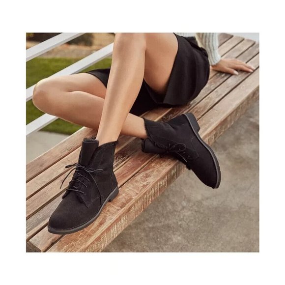 UGG Women's 9.5 Quincy Lace-Up Boots Ankle Bootie in Black